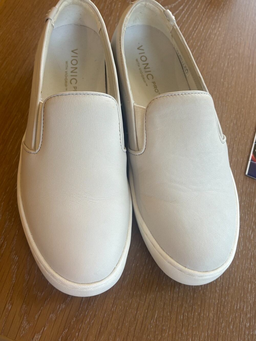 Vionic Pro Avery Women’s Size 8.5 White Leather Slip On Shoes Vio-Grip Comfort